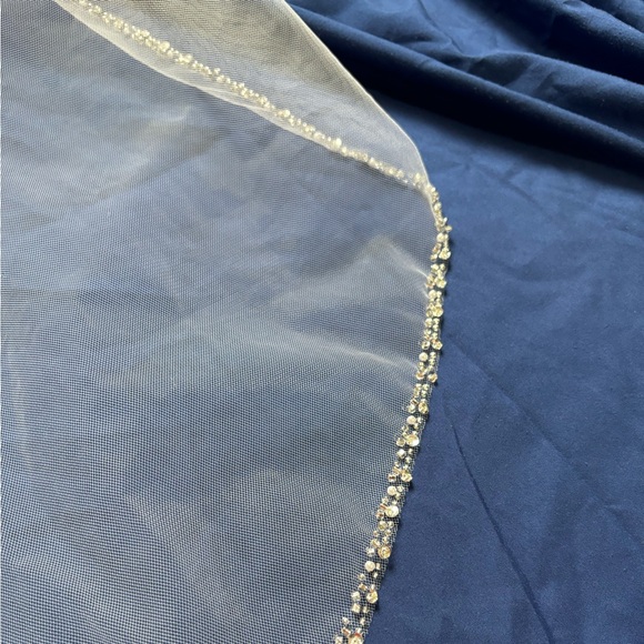 Bel Aire V7380C cathedral pearl and crystal Veil. Ivory - Picture 2 of 5